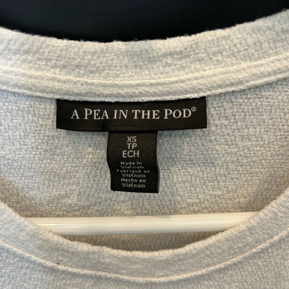 Pea in the Pod Tie Front Textured Maternity Top - Picture 4 of 4